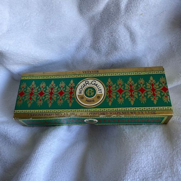 Vintage Roger and Gallet Paris Vetyver Perfumed Soap Set Sealed 3 X 3.5 Oz. - Picture 2 of 5